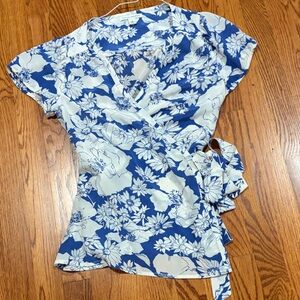 Banana Republic Blue & White silk  Floral Wrap blouse, size small